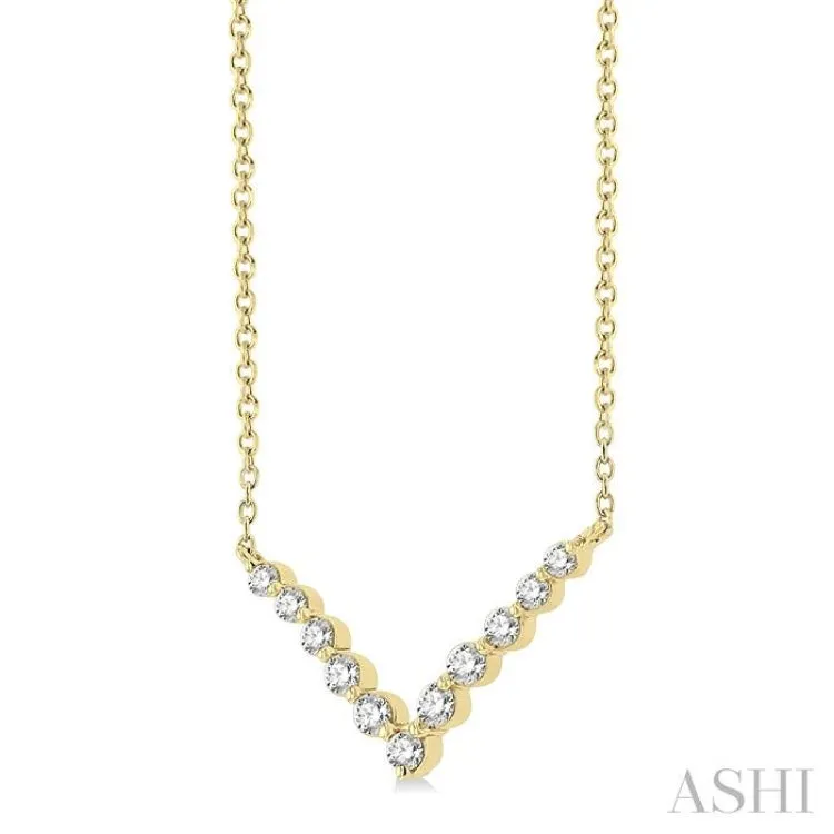 1/4 ctw Chevron Round Cut Diamond Necklace in 14K Yellow Gold