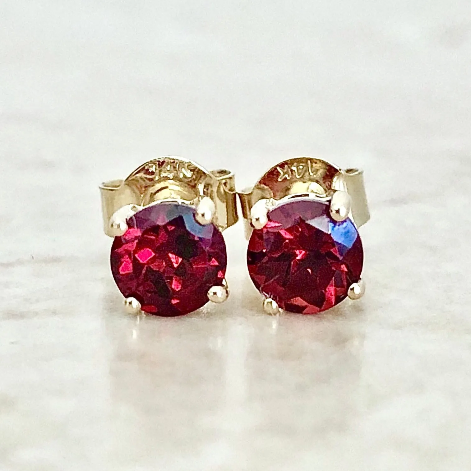 14 Karat Yellow Gold January Birthstone Natural Round Garnet Stud Earrings