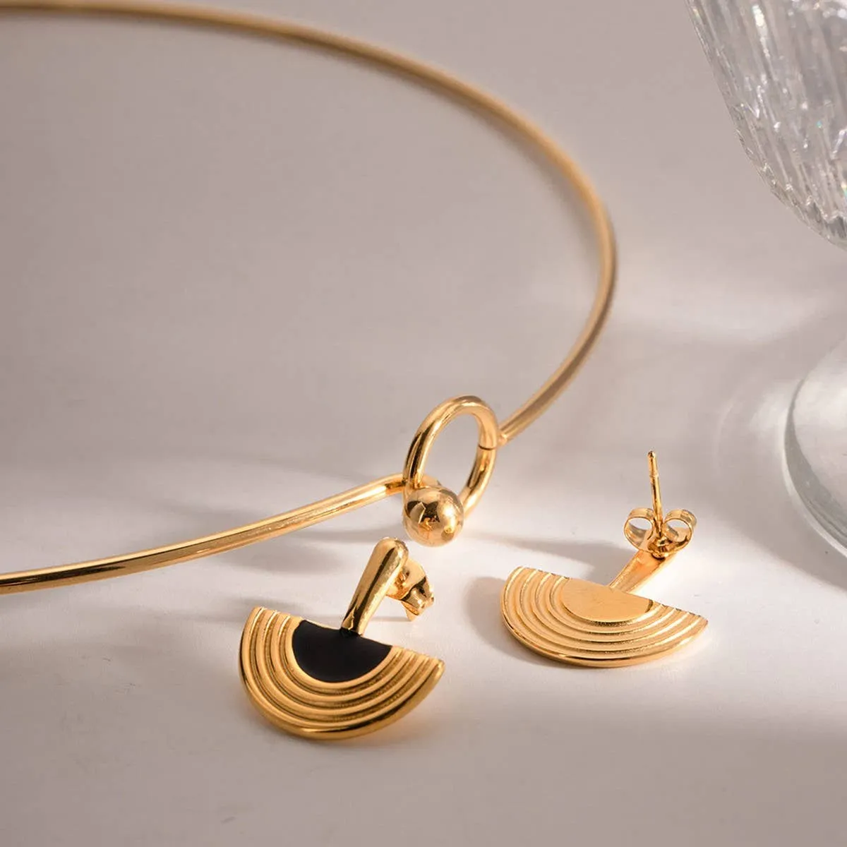 CLASSIC RETRO HALF DISC PATTERN EARRINGS_CWMM2349: TYPE1 / (OS) 1