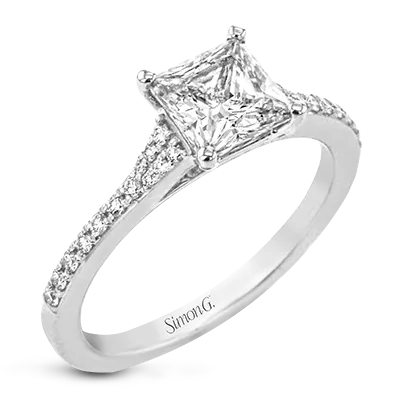 Engagement Ring in 18k Gold with Diamonds