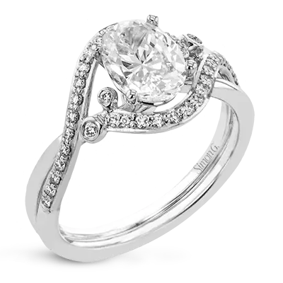 Engagement Ring in 18k Gold with Diamonds