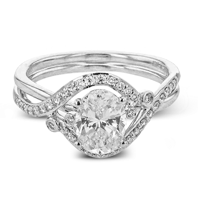 Engagement Ring in 18k Gold with Diamonds