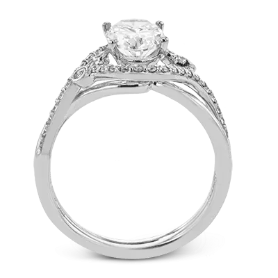 Engagement Ring in 18k Gold with Diamonds