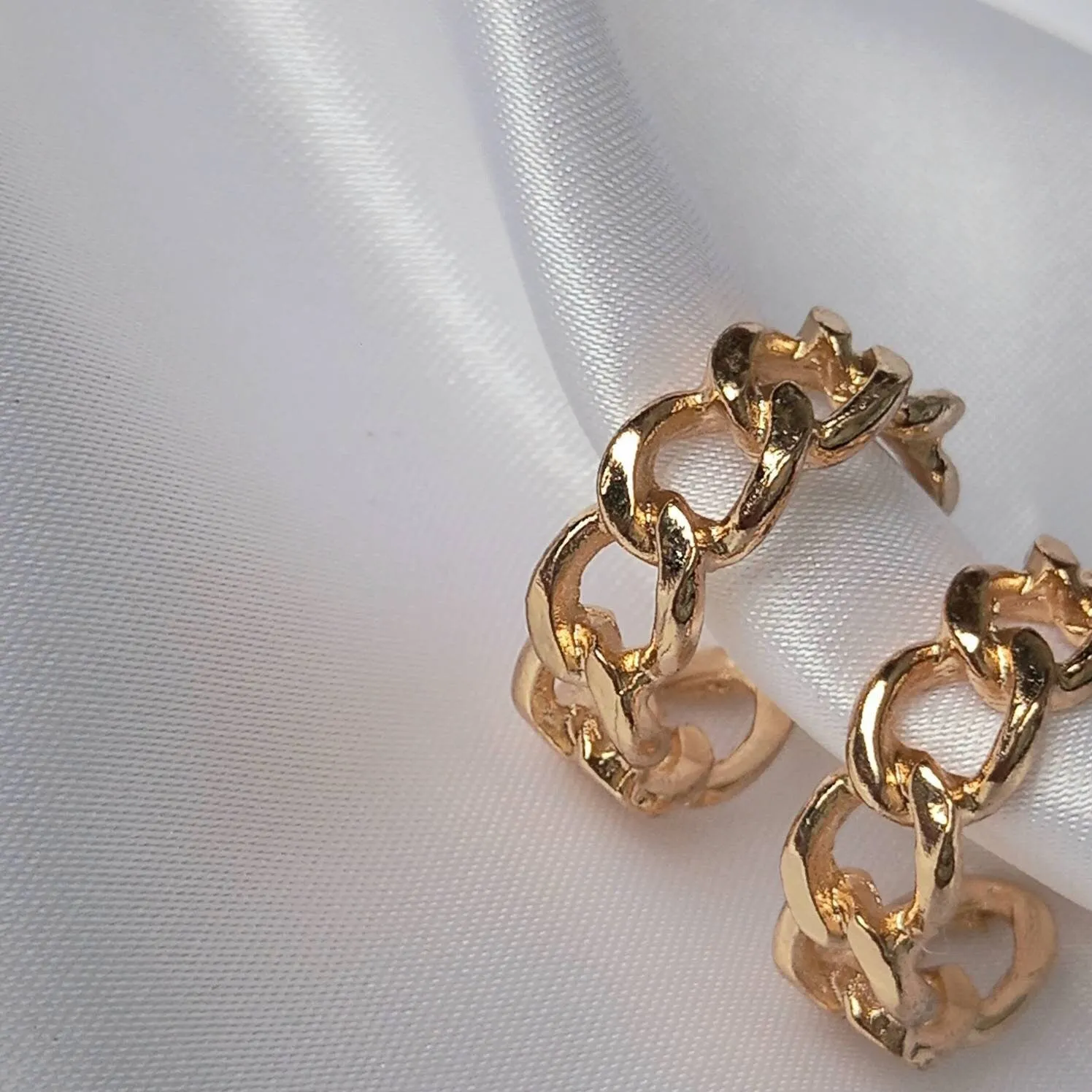 Gold Hoop Chain Earrings - Gold Earrings,Gold Hoop Earrings In The UK,Gold Jewellery In The UK,Small Hoop Earrings,Small Hoops In The UK