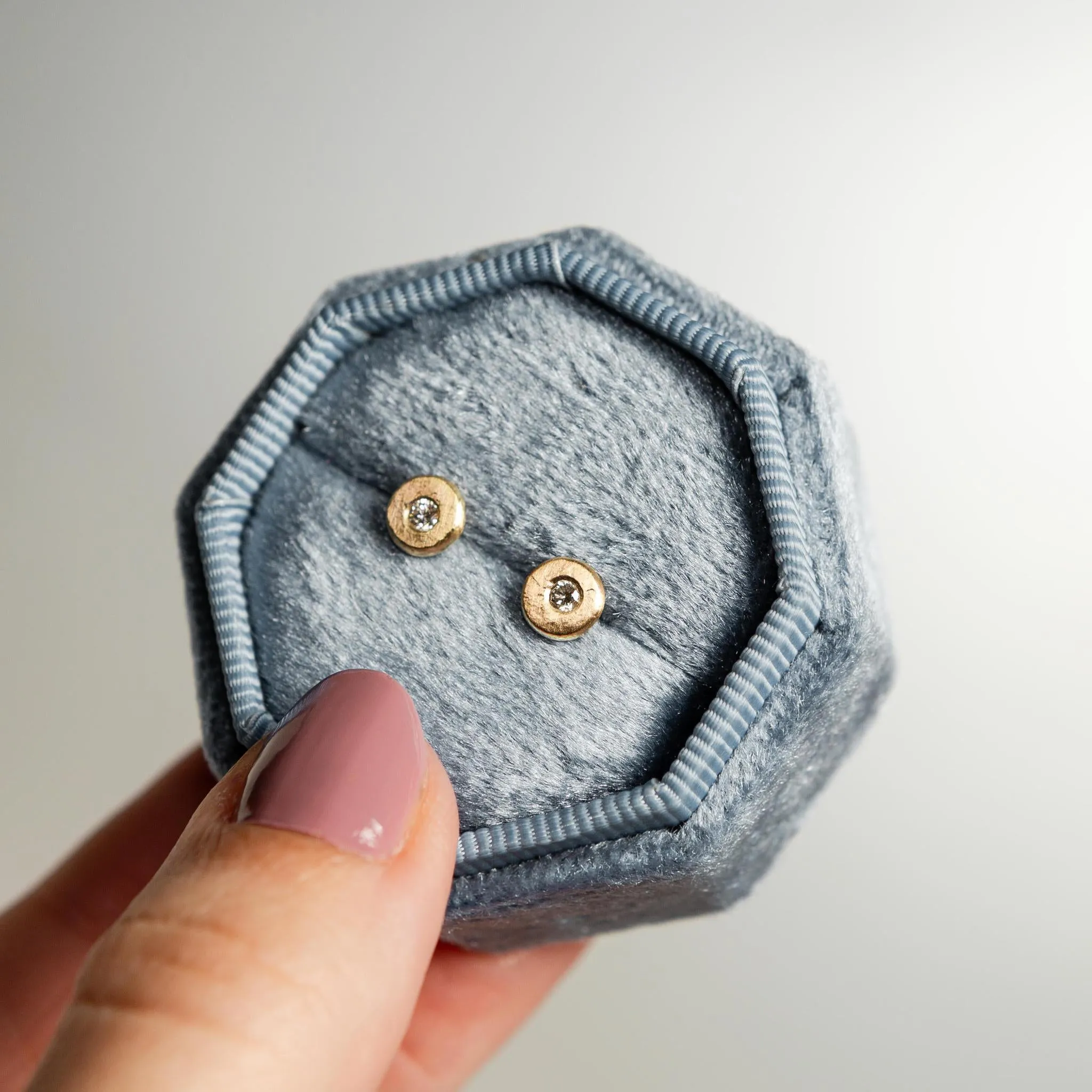 Pebble Stud Earrings in 14k Yellow Gold