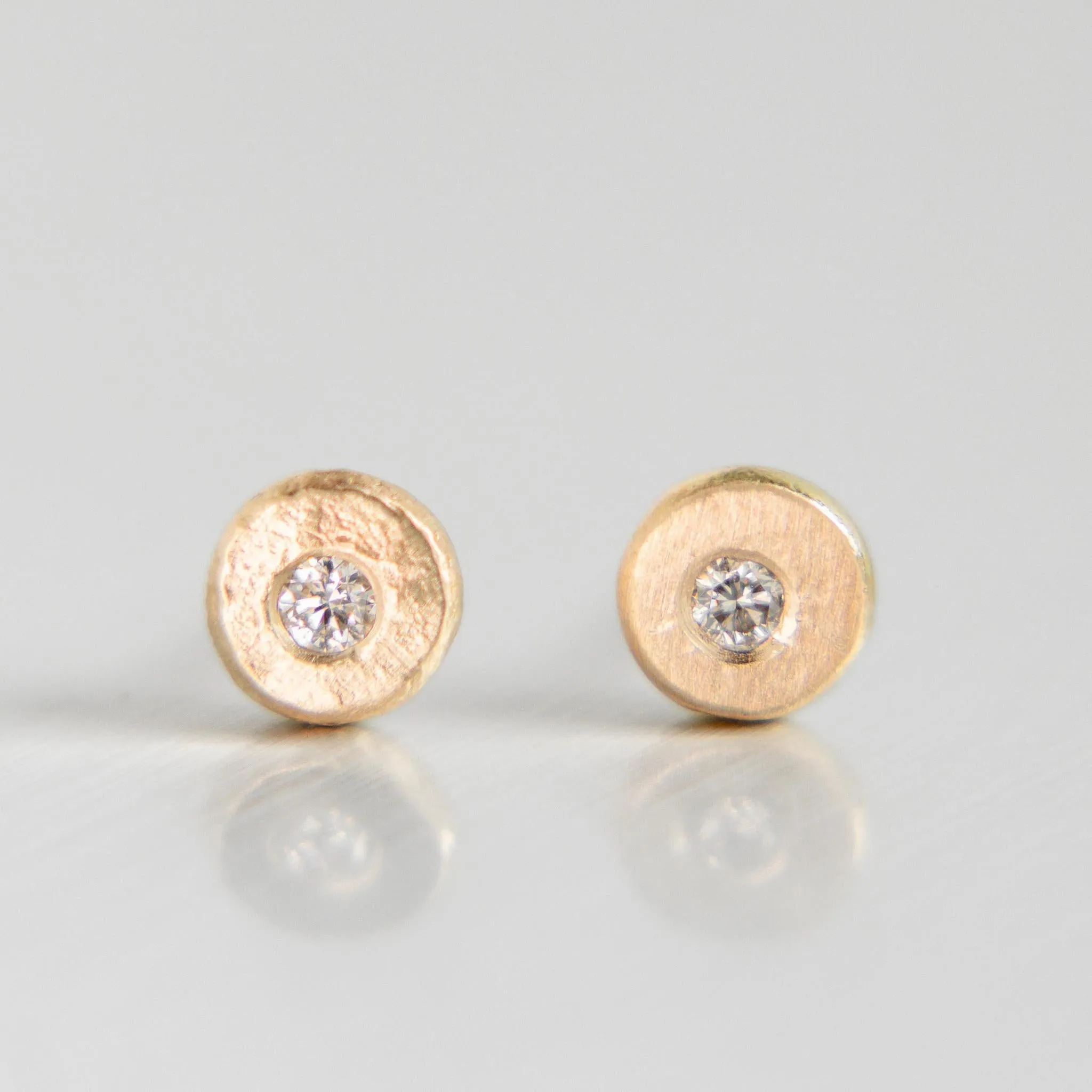 Pebble Stud Earrings in 14k Yellow Gold