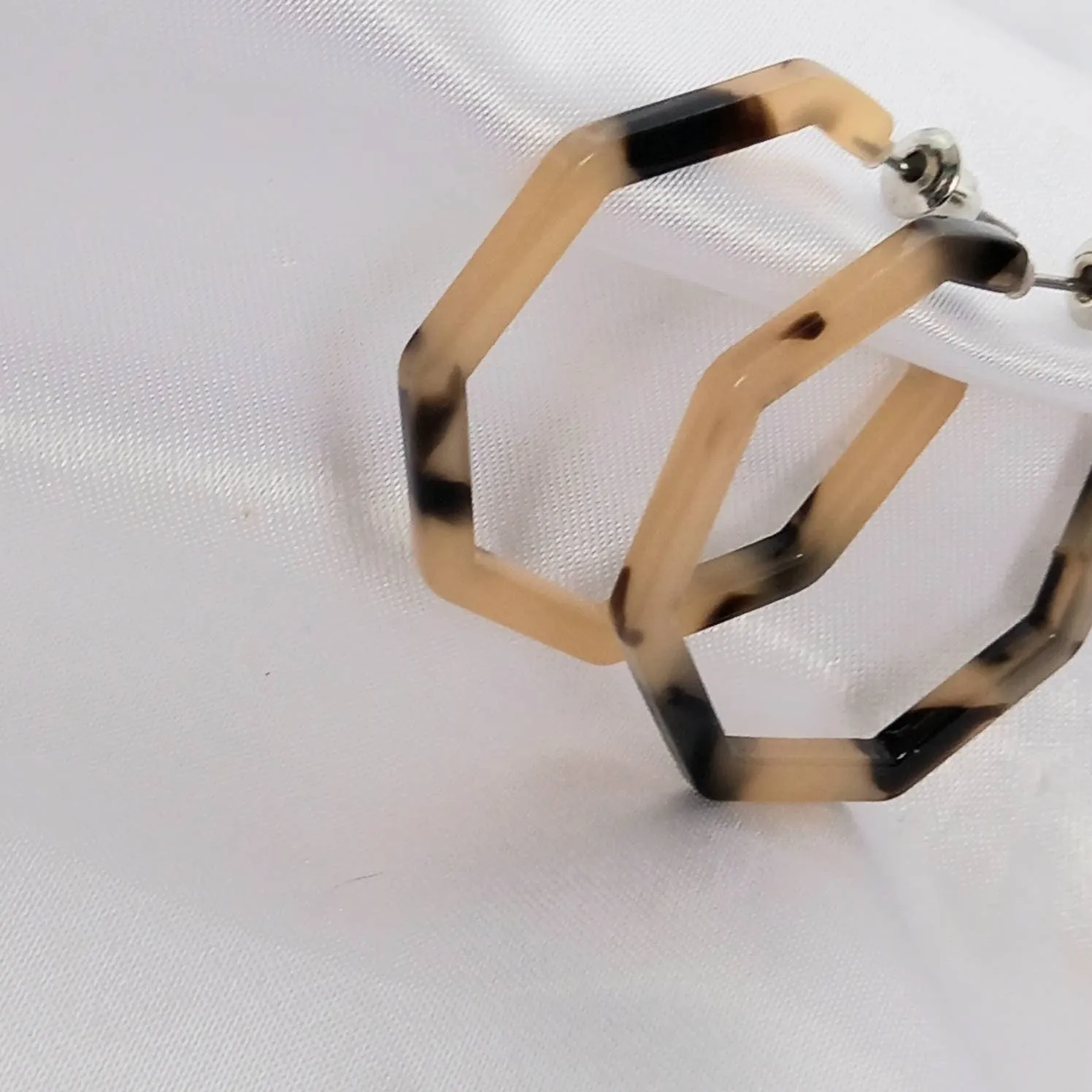 Resin Hexagon Hoop Earrings -Leopard Print Hoop,Everyday Hoop Earrings,Lightweight Earrings,Medium Hoop Earrings,Resin Hoops,Resin Jewellery