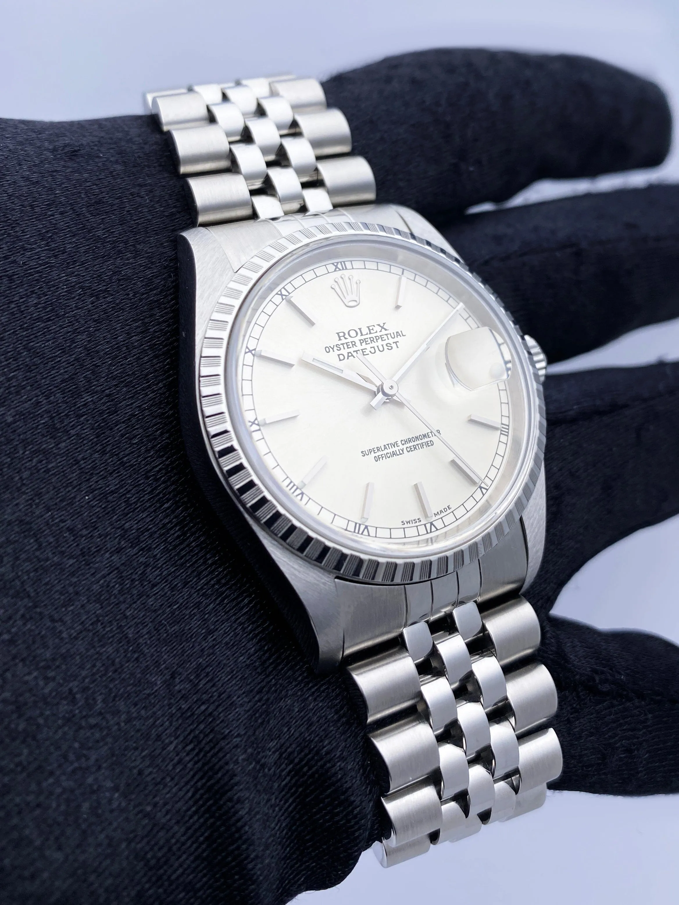 Rolex Oyster Perpetual Datejust 16220 Silver Dial Mens Watch.