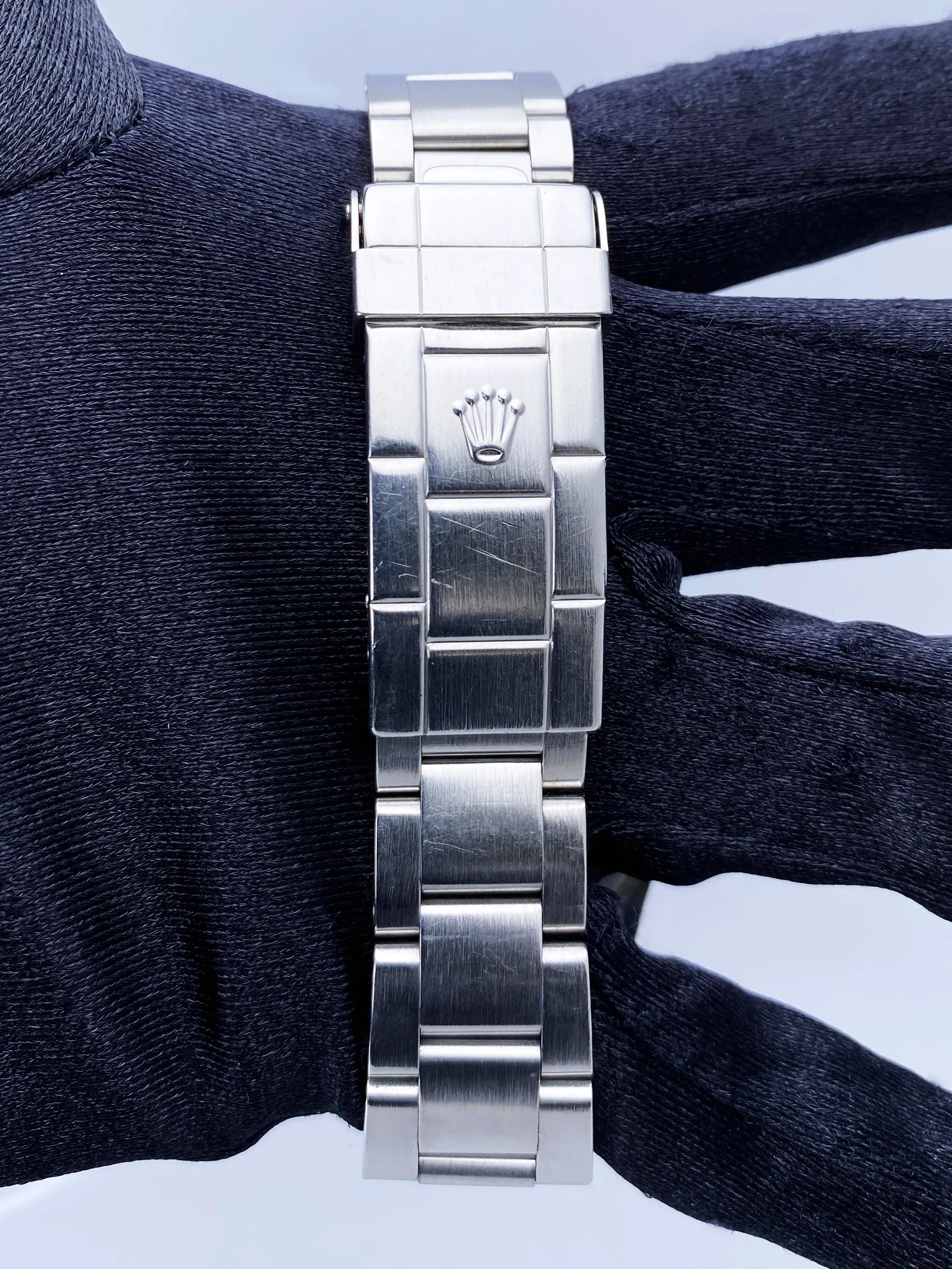Rolex Submariner Date 16610 Mens Watch Box Papers