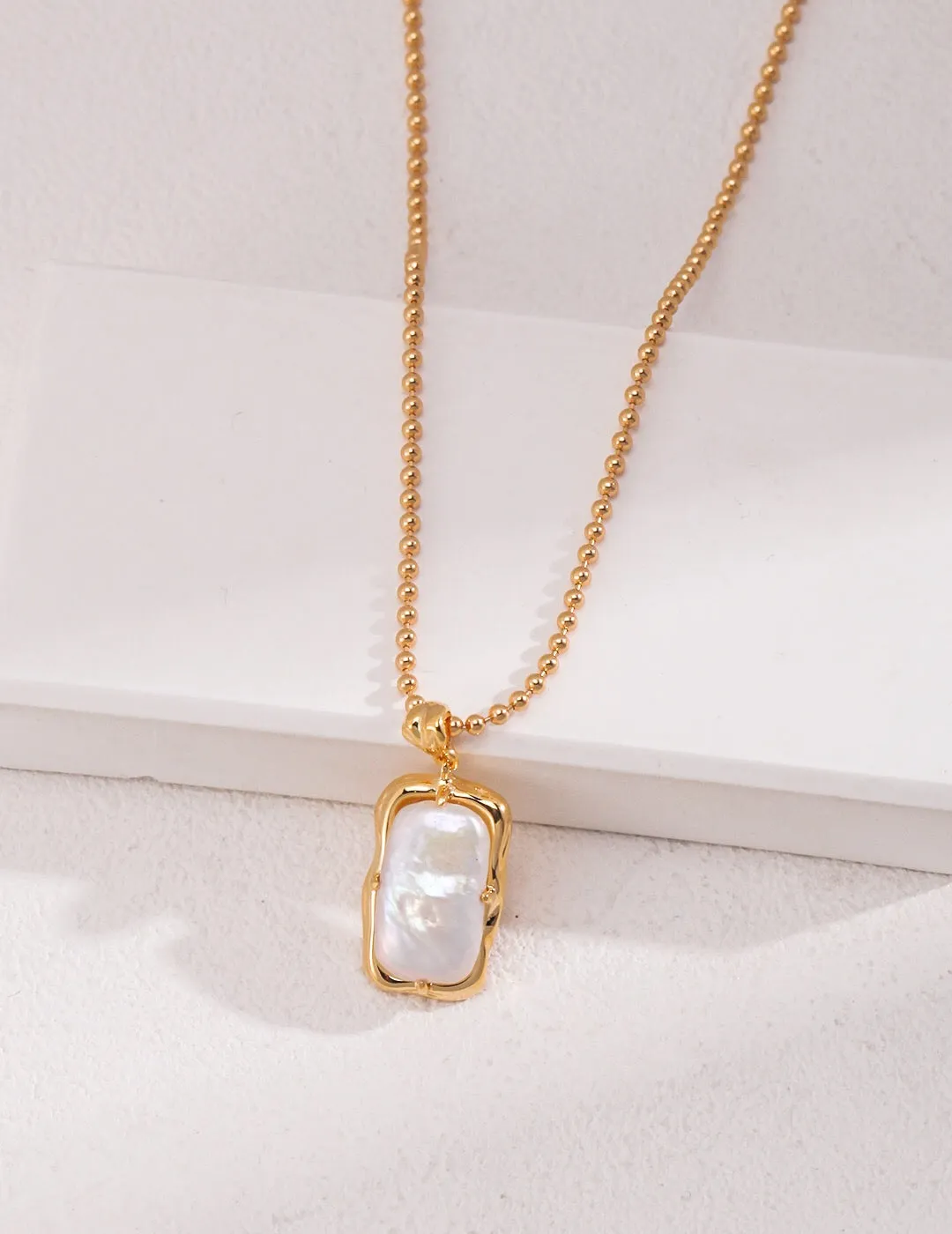 Simple Rectangle Pearl Necklace