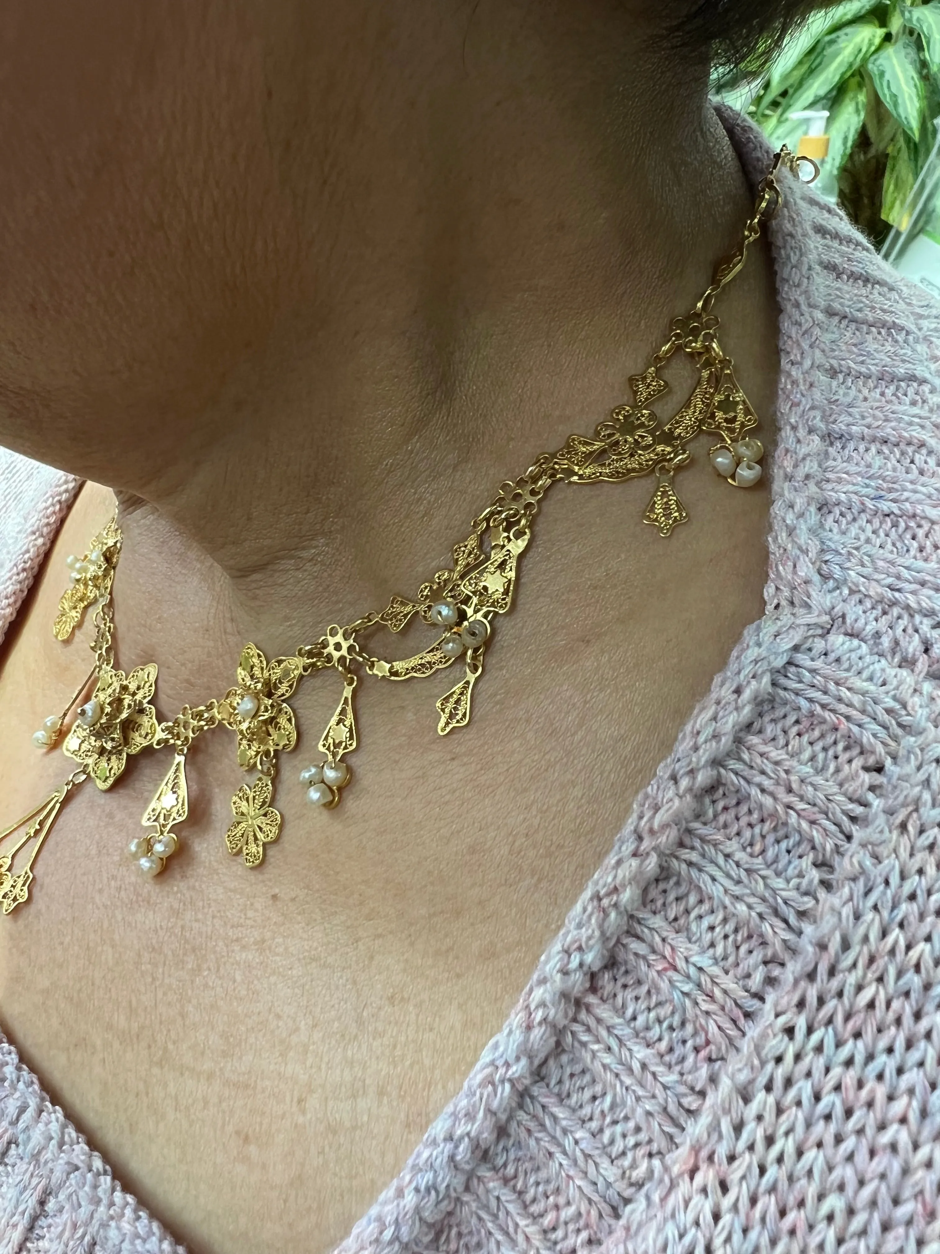 Vintage 1950s Filigree Fringe 18k Yellow Gold Pearl Necklace