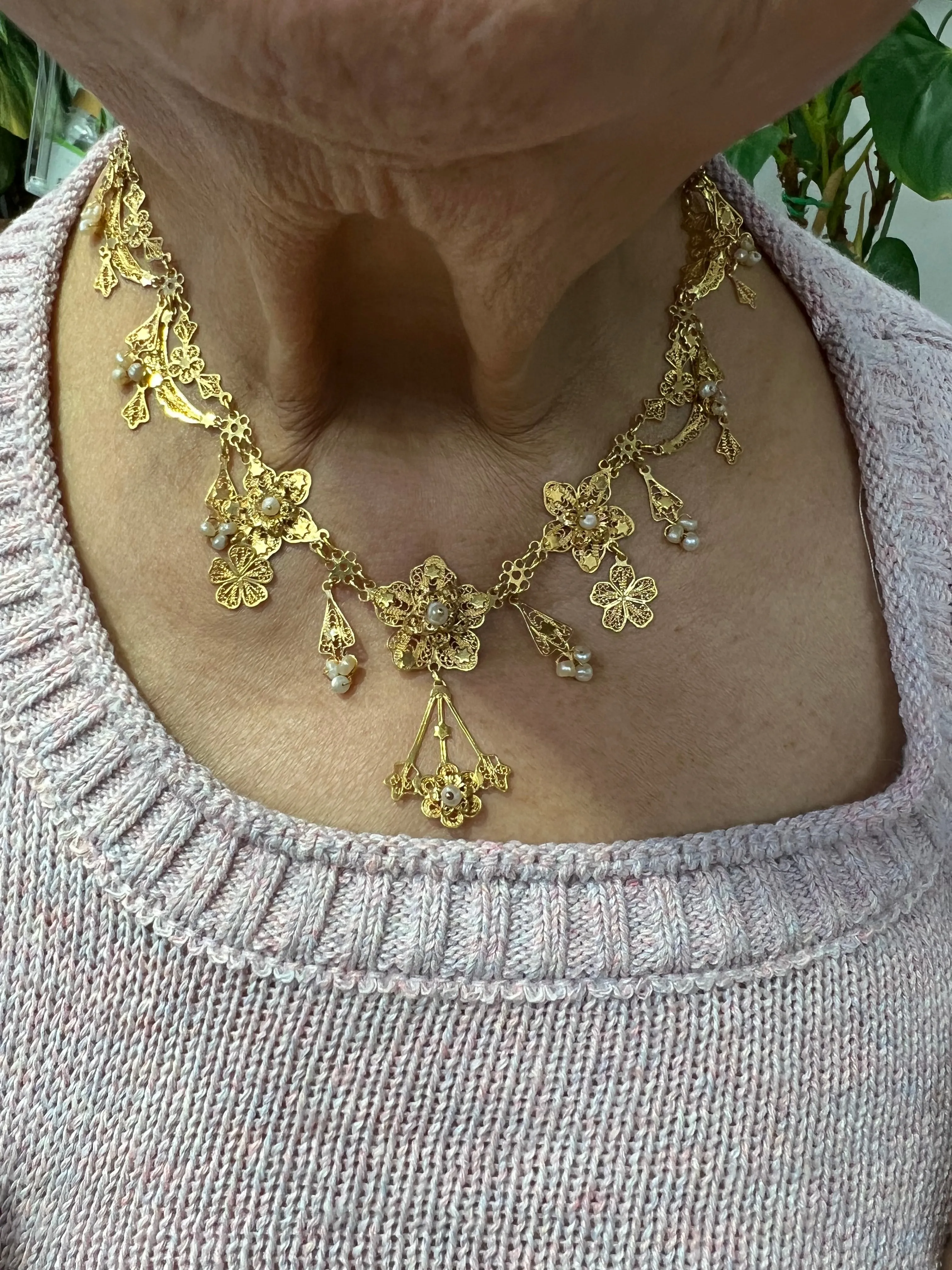 Vintage 1950s Filigree Fringe 18k Yellow Gold Pearl Necklace