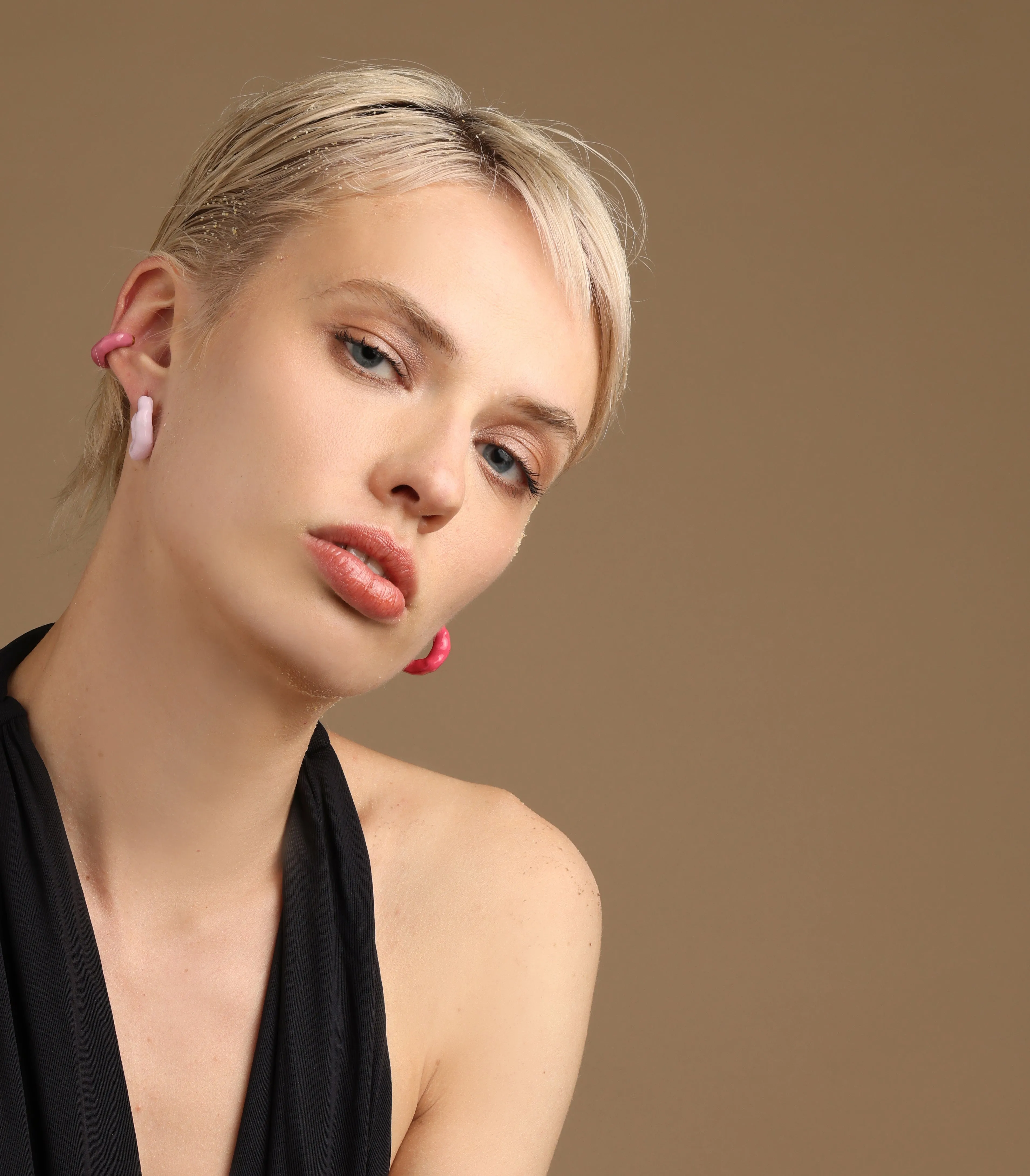 WAVE HOOP EARRINGS WITH ENAMEL
