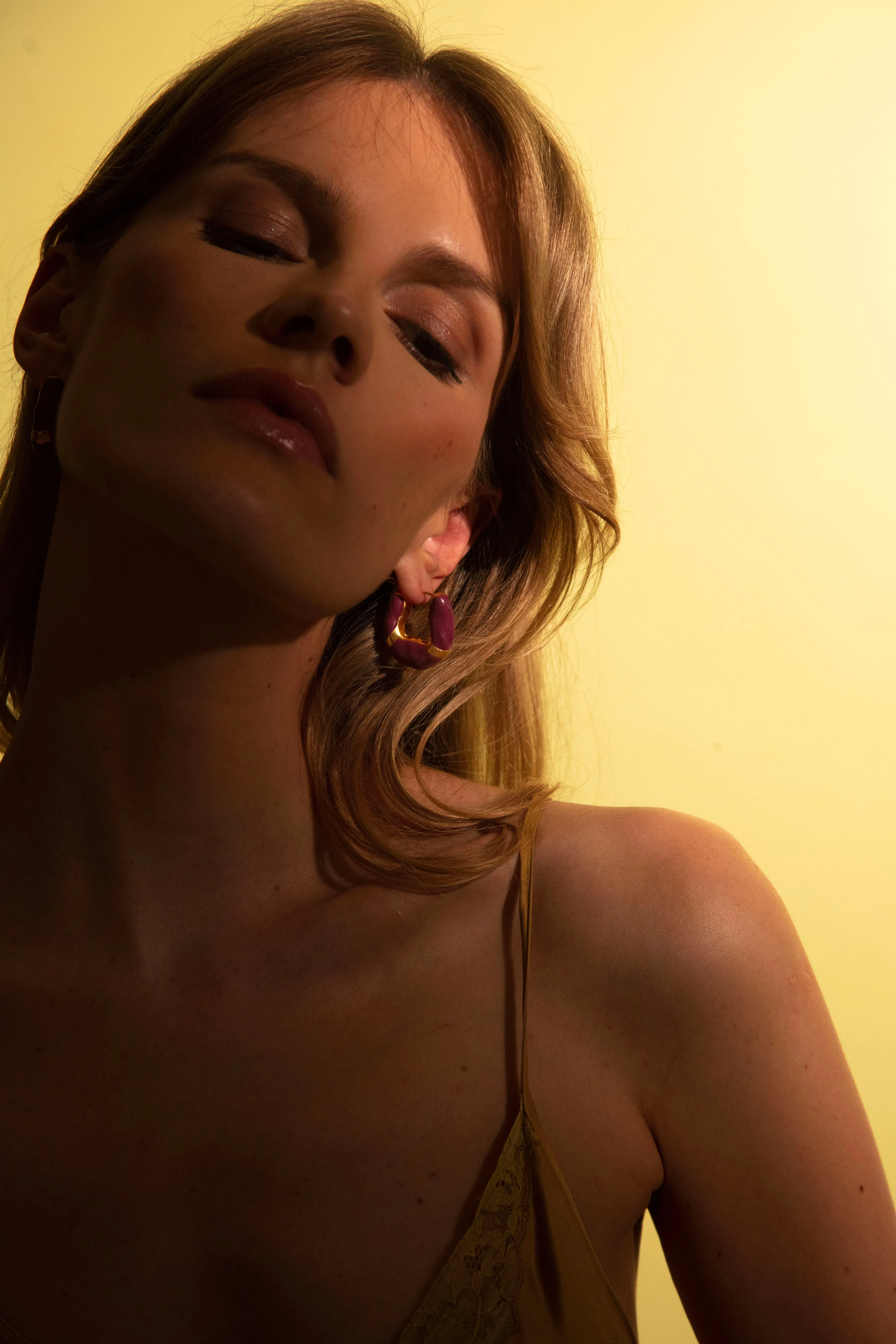 WAVE HOOP EARRINGS WITH ENAMEL