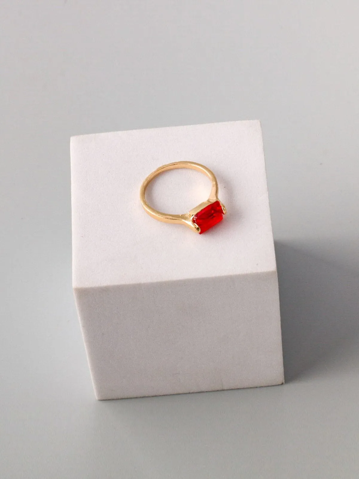 WOMEN'S ASSORTED COLORS STONE RINGS