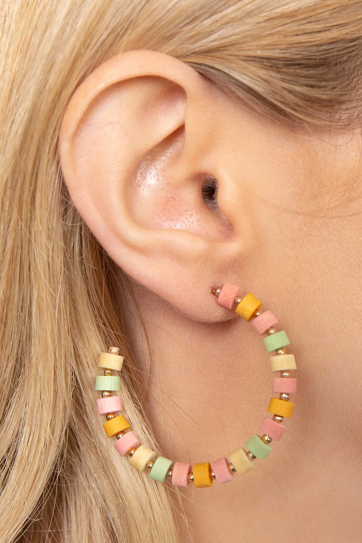 WOOD BEADED C SHAPE HOOP EARRINGS